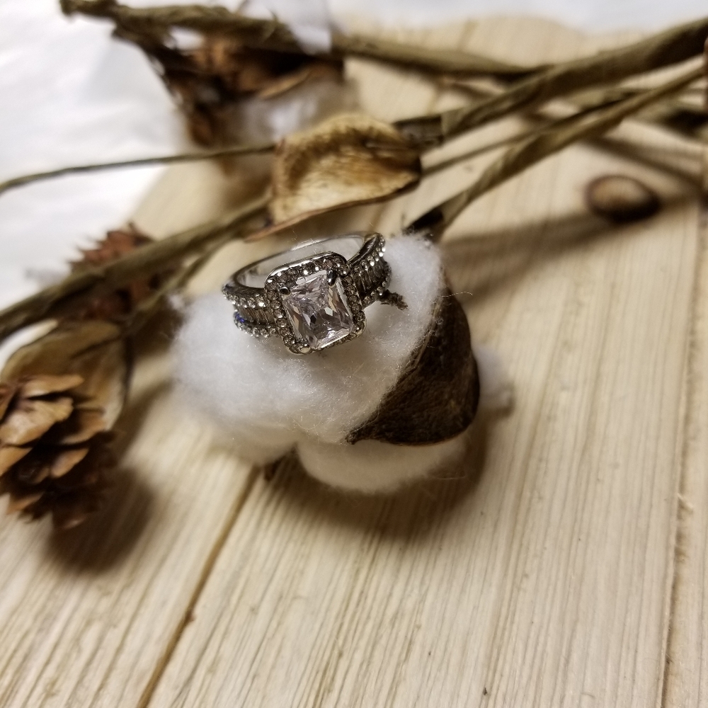 💍💍Exquisite Natural White Sapphire Emerald Cut Ring💍💍 - Picture 7 of 10